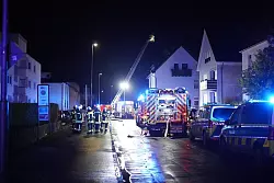 Ein Anwohner hatte ein Glimmen in der Dachrinne bemerkt. - &copy; FREITAG-TV