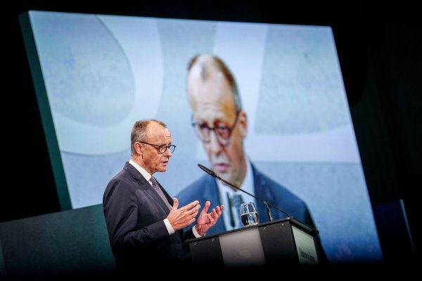 Zu einer Minderheitsregierung hat der Kanzler eine klare Meinung. - © Kay Nietfeld/dpa