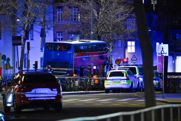 Ein Doppeldeckerbus ist im Zentrum von Stockholm verunglückt. (Archivbild) - © Henrik Montgomery/TT News Agency via AP/dpa