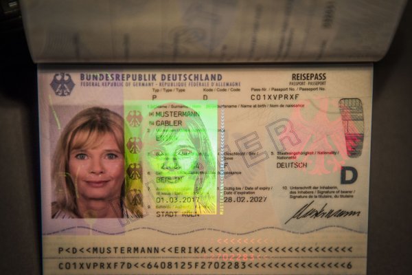 Deutscher Reisepass - © Foto: Michael Kappeler/dpa