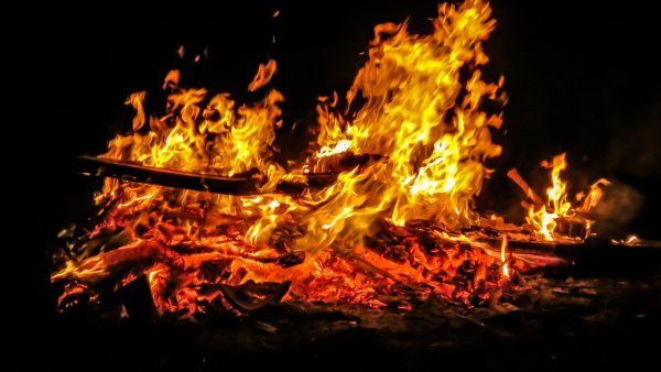 Endlich wieder Osterfeuer! - © Symbolbild: Pixabay