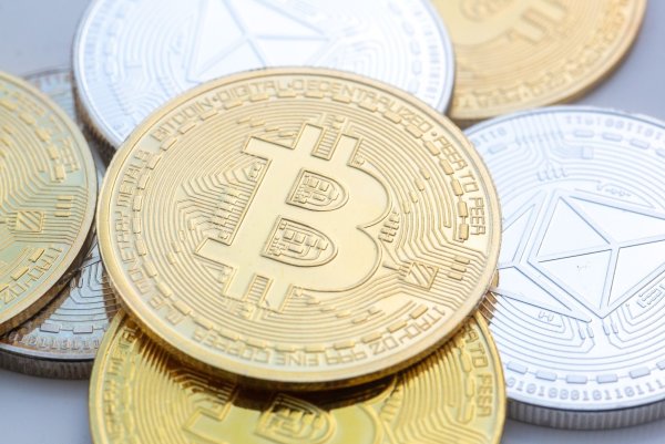 Der Bitcoin-Kurs war nach Donald Trumps Wahlsieg stark gestiegen. (Symbolbild) - © Fernando Gutierrez-Juarez/dpa
