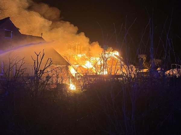 Seit den frühen Morgenstunden ist die Feuerwehr in Unna im Einsatz. - © -/Feuerwehr Kreisstadt Unna/dpa