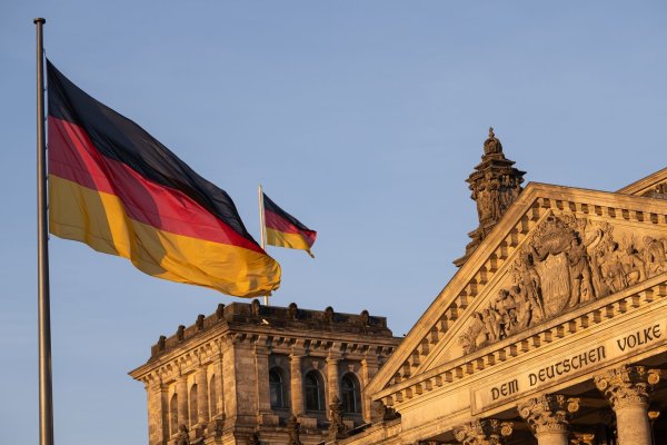 Der alte Bundestag soll am 13. und 18. März zu Sondersitzungen zusammenkommen (Archivbild). - © Hannes P Albert/dpa