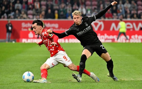 Gladbach und Mainz kämpfen in der Bundesliga um die Qualifikation für die europäischen Wettbewerbe. - © Torsten Silz/dpa