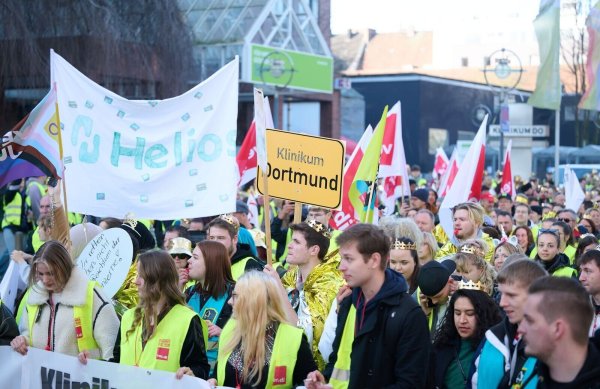 In vielen Städten in NRW gab es Demos und Kundgebungen. - © Bernd Thissen/dpa