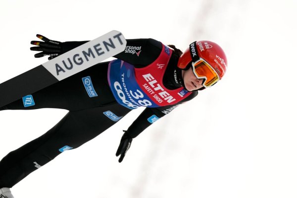Selina Freitag ist die beste deutsche Skispringerin in Trondheim. - © Matthias Schrader/AP/dpa