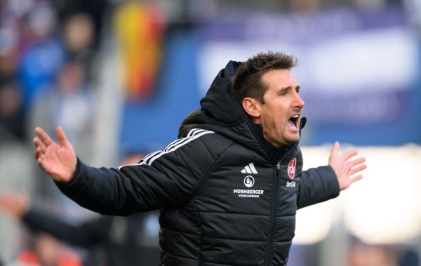 Miroslav Klose erwartet eine Reaktion seiner Mannschaft in Münster. - © Hendrik Schmidt/dpa