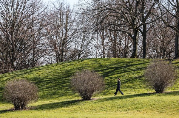 In Nordrhein-Westfalen ist es weiterhin sonnig. (Symbolbild) - © Oliver Berg/dpa