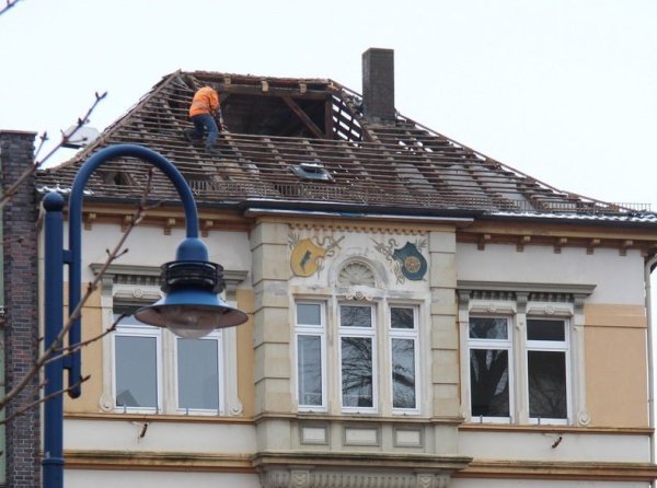 Verschwindet Stück für Stück: Das ehemalige Hotel Freitag (Rathaus II) muss für einen Neubau Platz machen. - © Wolfgang Becker