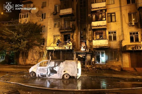 In der Großstadt Charkiw wurden nach Angaben örtlicher Behörden mehr als 50 Menschen bei russischen Angriffen verletzt. - © Uncredited/Ukrainian Emergency Service/AP/dpa