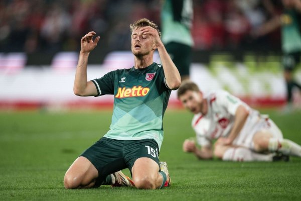 Steht als erster Absteiger aus der 2. Bundesliga fest: Jahn Regensburg. - © Marius Becker/dpa