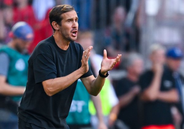 Trainer Julian Schuster und der SC Freiburg spielen am Samstag gegen den VfL Bochum. - © Sven Hoppe/dpa