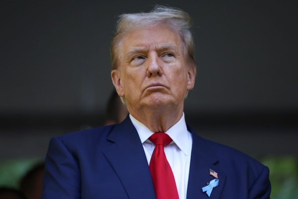 Trump sieht sich bei der TV-Debatte durch den Sender ABC benachteiligt. - © Yuki Iwamura/AP/dpa