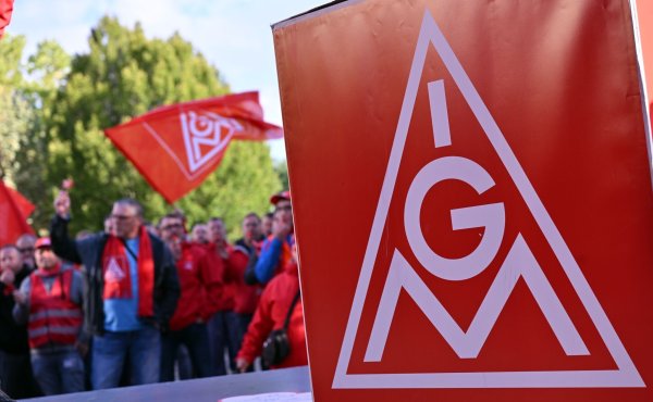 Die Tarifverhandlungen für die 700 000 Beschäftigten der Metallindustrie in NRW haben in Aachen begonnen. - © Martin Schutt/dpa