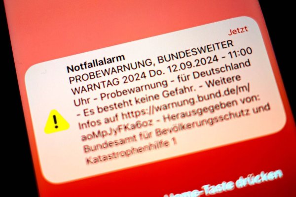 Das Innenministerium in NRW zog nach dem bundesweiten Warntag eine positive Bilanz. - © Sina Schuldt/dpa