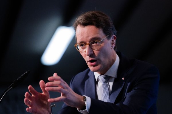 NRW-Ministerpräsident Hendrik Wüst (CDU) beim politischen Aschermittwoch in Lennestadt. - © Rolf Vennenbernd/dpa