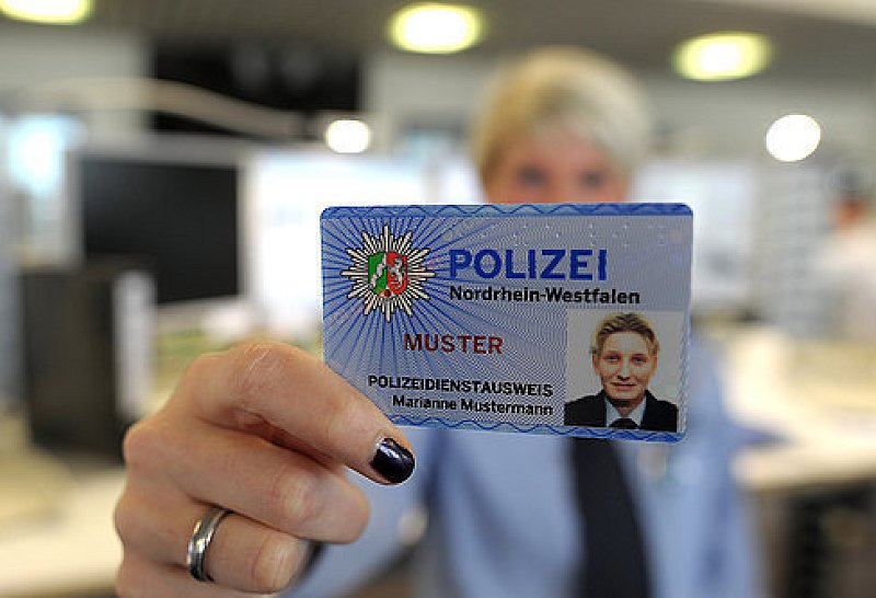 NRWPolizisten bekommen blaue Dienstausweise Nachrichten aus OstwestfalenLippe LZ.de