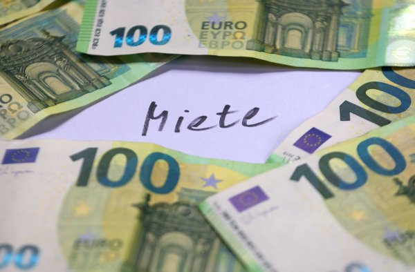Die Mietpreisbremse soll hohe Preissprünge bei Neuvermietungen verhindern. - © Karl-Josef Hildenbrand/dpa