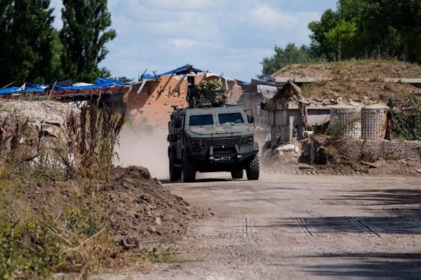 In der Region Sumy im Nordosten der Ukraine gibt es seit Monaten schwere Kämpfe. (Archivbild) - © Evgeniy Maloletka/AP/dpa
