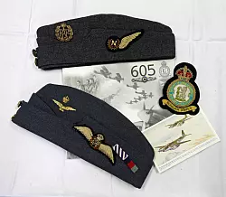 Verschiedene Uniformstücke der 605. Staffel. - © Bernhard Preuss