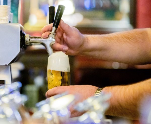 Setzen Bierbrauer zukünftig auf Künstliche Intelligenz? - © Christoph Soeder/dpa