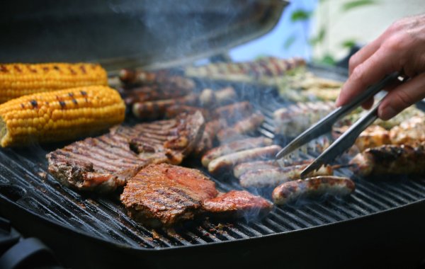 Die Fußball-EM hat nicht für einen neuen Boom beim Grillen sorgen können. - © Karl-Josef Hildenbrand/dpa/dpa-tmn