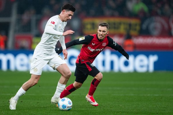 Alejandro Grimaldo erzielte das 1:0 für Leverkusen. - © Marius Becker/dpa