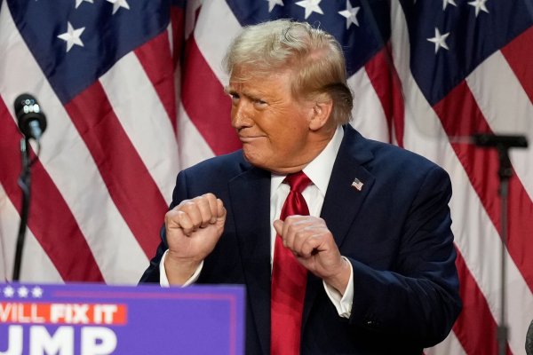 Trump tanzt bei seiner Wahlparty in Mar-a-Lago am 6. November 2024. (Archivbild) - © Alex Brandon/AP