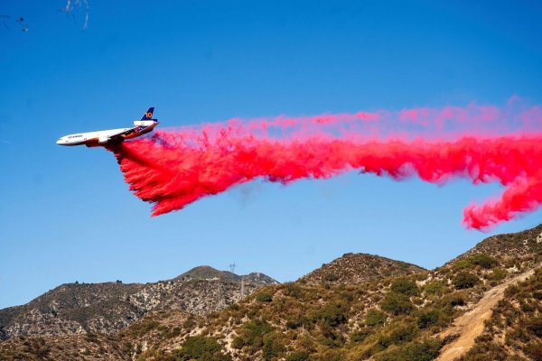 Die Feuerwehr in Kalifornien macht Fortschritte bei der Brandbekämpfung. - © Noah Berger/FR34727 AP/AP/dpa