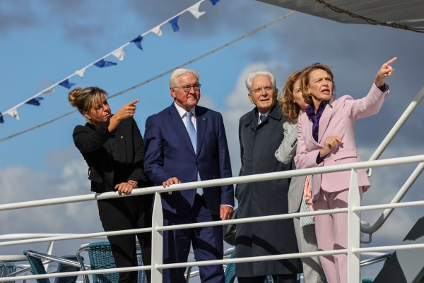 Italiens Präsident Mattarella ist zu seinem ersten Besuch in Nordrhein-Westfalen eingetroffen. - © Christoph Reichwein/dpa