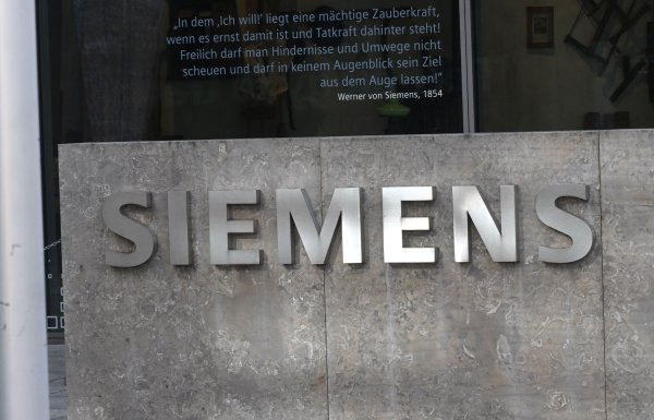 Bei Siemens haben sich Arbeitgeber und Arbeitnehmer auf gleich mehrere Vereinbarungen geeinigt. (Archivbild) - © Felix Hörhager/dpa
