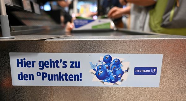 Viele Geschäfte werben mit Payback-Punkten. Aber darf das auch ein Hörakustiker? (Symbolbild) - © Elisa Schu/dpa