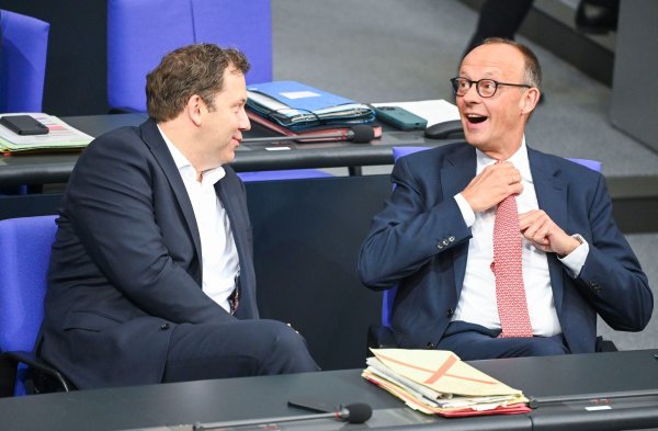 Lars Klingbeil und Friedrich Merz hoffen, die Stimmung im Land zu drehen. (Archivbild) - © Katharina Kausche/dpa
