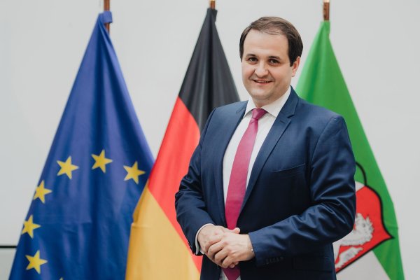 NRW verlängert Förderprojekt «Europa-Schecks». (Archivfoto) - © Marius Becker/dpa