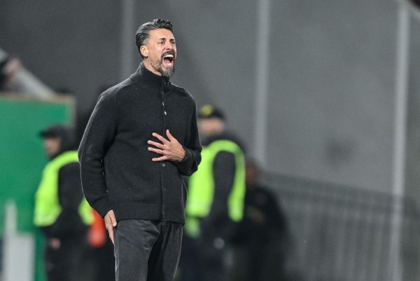 Kann er Krisenmanager? Augsburgs Trainer Sandro Wagner. - © Harry Langer/dpa