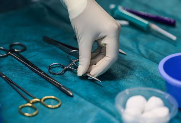 Viele Behandlungsfehler werden nicht erkannt. (Symbolbild) - © Oliver Berg/dpa