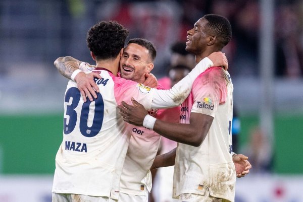 Steht nach hartem Kampf und Verlängerung im Pokal-Achtelfinale: Bayer Leverksuen. - © David Inderlied/dpa