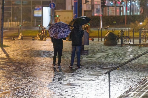Der Oktober war in NRW nicht golden: Laut Deutschem Wetterdienst fiel mehr Regen als üblich und es gab zu wenige Sonnenstunden. (Archivbild) - © Henning Kaiser/dpa