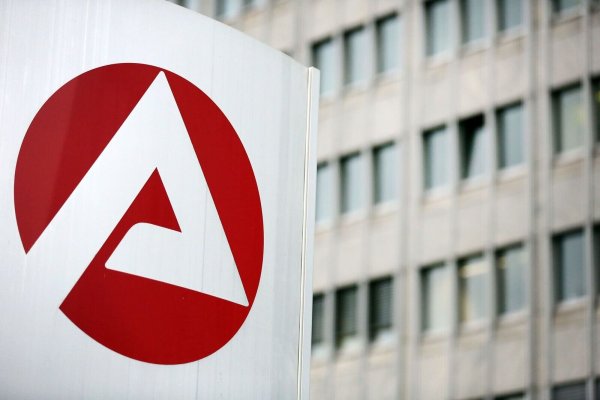 Die Arbeitslosenzahl in NRW ist im zweiten Monat infolge gesunken. - © Oliver Berg/dpa