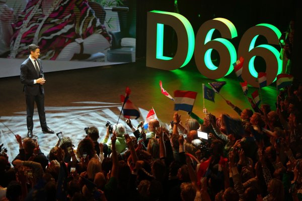 Der Spitzenkandidat der Linksliberalen, Rob Jetten, gilt als großer Wahlgewinner in den Niederlanden. - © Peter Dejong/AP/dpa