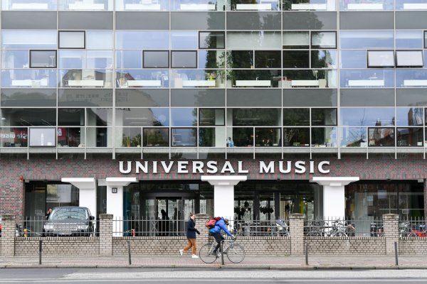 Universal Music sieht in dem Deal einen Schritt in die Zukunft. (Archivbild) - © Jens Kalaene/dpa-Zentralbild/ZB