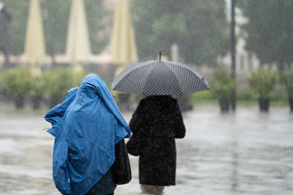 Nass und mit Temperaturen unter 25 Grad geht der Juli in Deutschland zu Ende. - © Markus Lenhardt/dpa