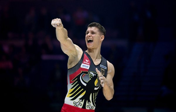 Holte Silber am Barren: Lukas Dauser. - © Marijan Murat/dpa