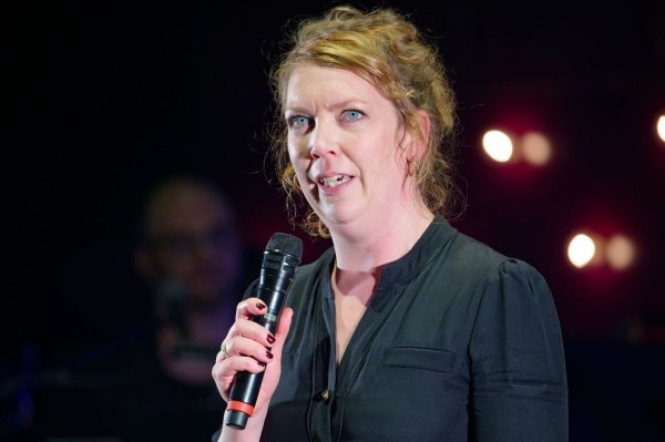Am Sonntag erhielt Lina Beckmann den Gustaf-Gründgens-Preis. (Archivbild) - © Henning Kaiser/dpa