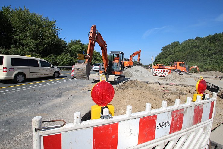 Bauarbeiten an der A2-Auffahrt Ostwestfalen-Lippe. Dort entsteht eine Ampel. - © Jens Rademacher