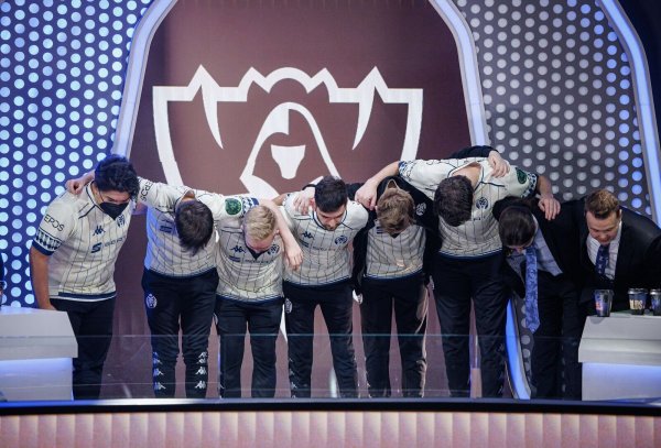 MAD Lions muss sich nach einer klaren Niederlage gegen Evil Geniuses von der LoL-Weltmeisterschaft verabschieden. - © Liu YiCun/Riot Games/dpa