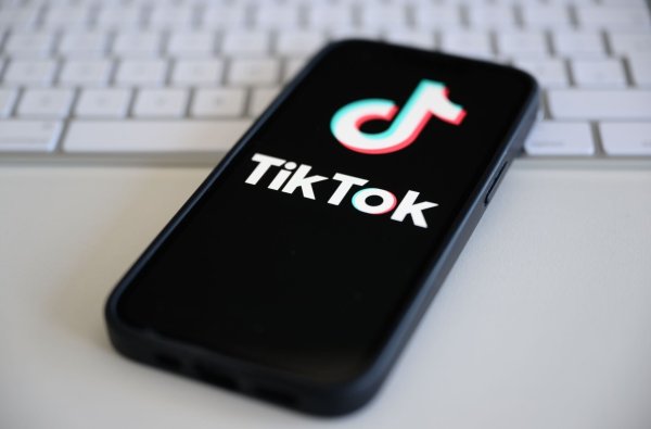 Tiktok droht eine Verbannung aus amerikanischen App Stores. - © Robert Michael/dpa