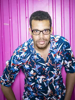 Ron Iyamu - &copy; Foto: Thomas Rabsch/Schauspielhaus D&uuml;sseldorf/dpa