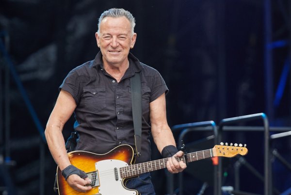 Magenprobleme setzen Bruce Springsteen im September außer Gefecht - der Musiker freut sich nach eigener Aussage aber schon auf seine Bühnen-Rückkehr. - © Georg Wendt/dpa
